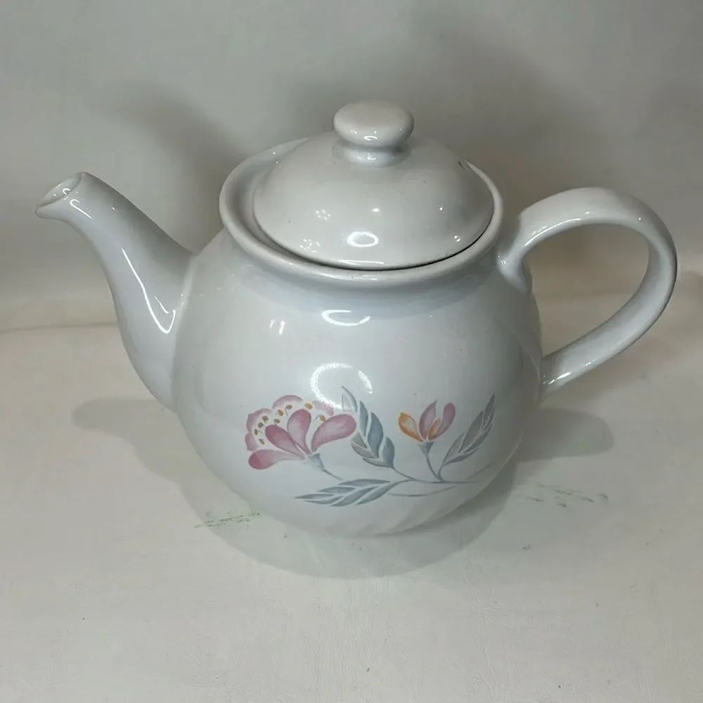 Corelle Coordinates Stoneware Tea Pot With Lid Handle Spout Floral Feminine Pink